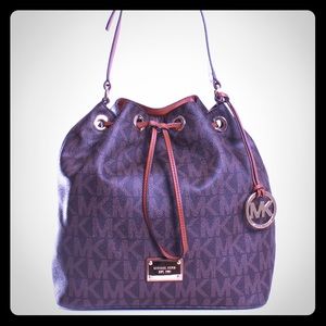 ❄️TODAY ONLY SALE❄️ MK mini bucket bag